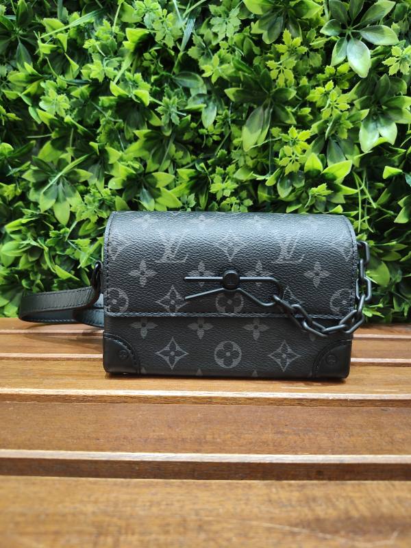 Louis Vuitton Steamer Wearable wallet